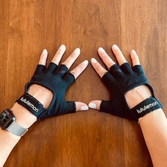 CLEARANCE!  Lululemon Women's Wunder Train Gloves -  Size M/L - Picture 5 of 6